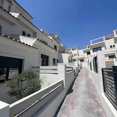 Modern Townhouse/3bdrms/7m Banus *